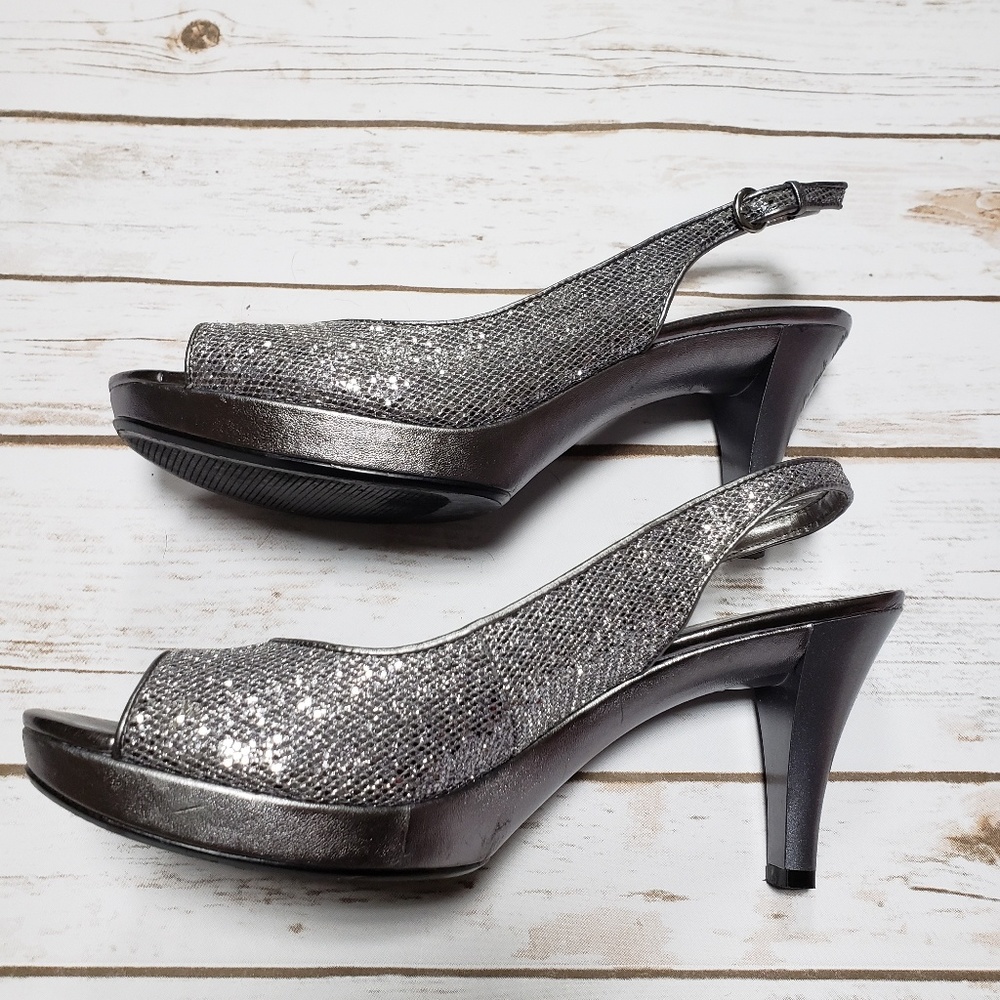 Heels - Picture 2 of 3